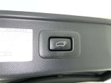 【パワーバックドア】ボタン一つでテールゲートが自動で開閉します。