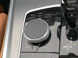 iドライブコントロール。手元で車の機能を直感的に操作できます。