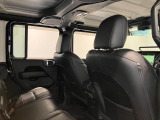 運転席背面になります。