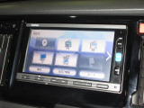 ナビゲーションは純正メモリーナビ(VXM-164VFi)を装着しております。AM、FM、CD、DVD再生、Bluetooth、フルセグTVがご使用いただけます。初めて訪れた場所でも安心ですね!