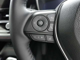 ステアリングスイッチ付き。手を離さずにさまざまな操作が可能です。