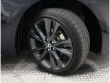 トヨタ純正17インチ、アルミホイール装備でファッショナブル&エコノミー!そして更に乗り心地の向上に一役かっています。
