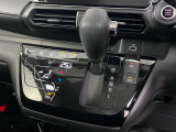 操作が簡単なシフトレバーですのでストレスなく運転が出来ますよ!
