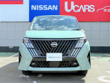 エンジンで充電してバッテリーに蓄電しモーターで走る。日産独自のパワートレーンe-POWER。滑らかな加速と優れた燃費性能が特徴です。