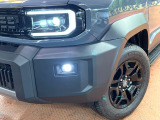 【LEDヘッドライト】悪天候や夜間走行時も良好な視界を確保し安心して運転できる高輝度LEDヘッドライトを装備!点灯速度が早く、消費電力も抑えられています。