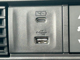エアコンパネル横にはナビリンク用のUSB(Aタイプ)と充電用USB(Cタイプ)をご用意してます。