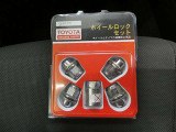 ホイールロックセットがついています