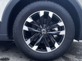 16インチ純正アルミホイール+205/60R16タイヤを装着。