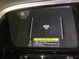 スマホを置くだけで充電できるワイヤレス充電器!ケーブルの抜き差しが不要なのでとても便利です♪