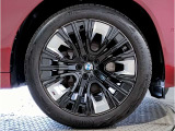【BMWアロイホイル】軽量かつ強度に拘ったアロイホイル。走行性能ポテンシャルを引き出す設計。車の足元を引き締めてくれる大きなポイントはアロイホイルです。