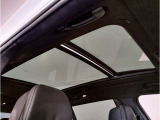 ★サンルーフ★解放感溢れる仕様です★チルドアップや全開にも出来、車内を明るくしてくれます★