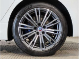 【BMWアロイホイル】軽量かつ強度に拘ったアロイホイル。走行性能ポテンシャルを引き出す設計。車の足元を引き締めてくれる大きなポイントはアロイホイルです。