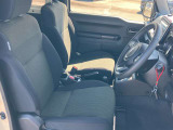 運転席は足元広々です。リラックスして運転できますね。