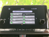 駐車時の後方確認をサポート。狭い場所や段差がある場所でも、安全かつスムーズな後退を支援します。