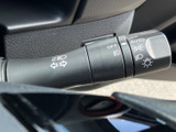 操作感も良好なウインカーレバーは、スムーズな車線変更をサポート。周囲への安全確認も忘れずに、安全運転を心がけましょう。