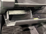 実用的な収納が、車内の各所にあります♪画像はグローブBOXです