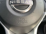 運転席側エアバックです。万が一の時に安心です