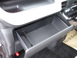 サイズによってはティッシュのBOXが入るスライドトレイ!