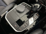 I-driveコントローラーでモニター部分を操作します。直感的に使用することが可能です。