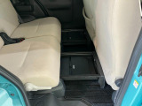 品質へのこだわり!フロアマットやシートなど車内をキレイに清掃し、ニオイや汚れなどを徹底的にクリーニングしてもらっております。室内はピカピカです☆
