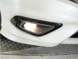 【フォグライト】スタイリッシュな印象を高めるとともに、悪天候時などの前方視界をサポートします。