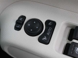 ドアの施錠・解錠に連動してドアミラーが自動で格納・復帰するオート格納機能を搭載しています。