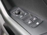 スイッチ類の使用感も少なく、全体的に非常にきれいな状態を維持。