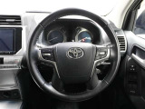 各操作スイッチなどもハンドルから手を放すことなく操作可能で安全運転に支援いたします!