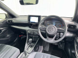 運転席まわりです。 各操作スイッチは使いやすい位置に配置されてます。