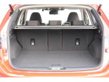 車体構造の見直しや、新型パワーリヤゲートの採用により、荷室幅および荷室開口部を拡大。サイズの大きな荷物の出し入れがしやすくなっております。