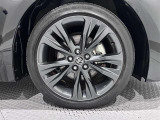 タイヤサイズは(215/45R17)で純正アルミホイールです!