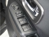 ◆パワーウィンドウスイッチ◆運転席から全席の窓の開閉操作を行うことが出来いつでも換気ができます!