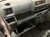 ご納車までに、弊社サービススタッフによる車検整備を行い、バッテリー、エンジンオイル、オイルエレメント、ワイパーゴムを交換し、ブレーキを分解、摩耗等を確認、必要であれば交換、安心してお乗りいただけます!