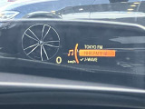 人気のヘッドアップディスプレイ!現在の車速、ナビゲーション・システムによるルート案内の矢印表示、チェック・コントロール、前車接近警告など、さまざまな情報をドライバーの視界内に直接表示いたします!