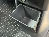 メガネやサングラスなど、よく使う小物を収納するのに便利なボックスです
