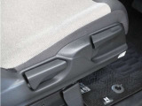 ◆シートハイトアジャスター◆運転席を上下に高さ調節ができます!運転ポジションを体格に合わせてシート調整できます。