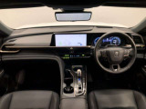 シンプルながら機能性あふれる運転席廻りです。視界性もよく、運転しやすいですよ。