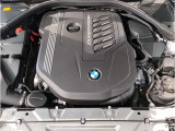 【BMWエンジン】革新的なガソリン・エンジン・テクノロジーによる高性能かつ高効率。レスポンスの良いパワーを発揮。常にスムーズな吸気を実現しアクセル開度にダイレクトに反応しドライビングを楽しく演出。