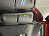 オートマチックハイビームとは、先行車や対向車のライトを認識し、ハイビームとロービームを自動で切り替える機能です。夜道の視界を確保します。詳細は販売店スタッフまでおたずねください。