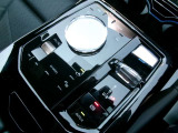 コンパクトに設計された電子式シフトレバーを採用。軽い操作でスムーズにギアチェンができ、モダンで洗練されたデザインがセンタコンソールに上質な印象を与えます