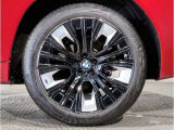 【BMWアロイホイル】軽量かつ強度に拘ったアロイホイル。走行性能ポテンシャルを引き出す設計。車の足元を引き締めてくれる大きなポイントはアロイホイルです。