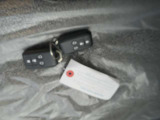 スマートキーは2個あります。作動状態は良好です。両側電動スライドの開閉も可能です。