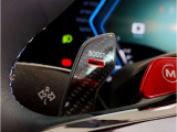 【パドルシフト付】Mマルチステアホイルに付随する「パドル・シフト」F1マシン感覚でシフトチェンジが可能となりよりドライビングの楽しさを演出します