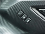 ◆ドライビングポジションシステム◆スマートキーでDRIVER1・DRIVER2のそれぞれにシート位置を記憶でき、乗車時に使用キーを判別して自動で調整を行います。