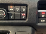 【シートヒーター】雨の日や冷えた車内でも、シートの座面をやさしく温め快適な運転をサポート。