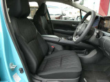 運転席はほどよくホールド感のある形状をしておりますので、運転がしやすいです。
