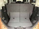 トランクルーム!後ろのシートは片方ずつ倒せます。乗る人や積む荷物に応じてアレンジが可能ですので多彩に使えてとても便利です。