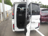 後ろが狭くても荷物をサッと積み込める。ヨコにもタテにも開くわくわくゲート装着です。