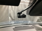 【別途SDカードの購入が必要です。また社外品は保証対象外となります。】運転中の映像・音声などを記録して、交通事故やトラブルが起きた時の正確な状況把握に役立つドライブレコーダーが装着済。