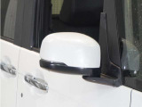 ◆ドアミラーウインカー◆ドアミラーにウインカーを装備しています。対向車に自身の進行方向を合図し安全に運転できます。